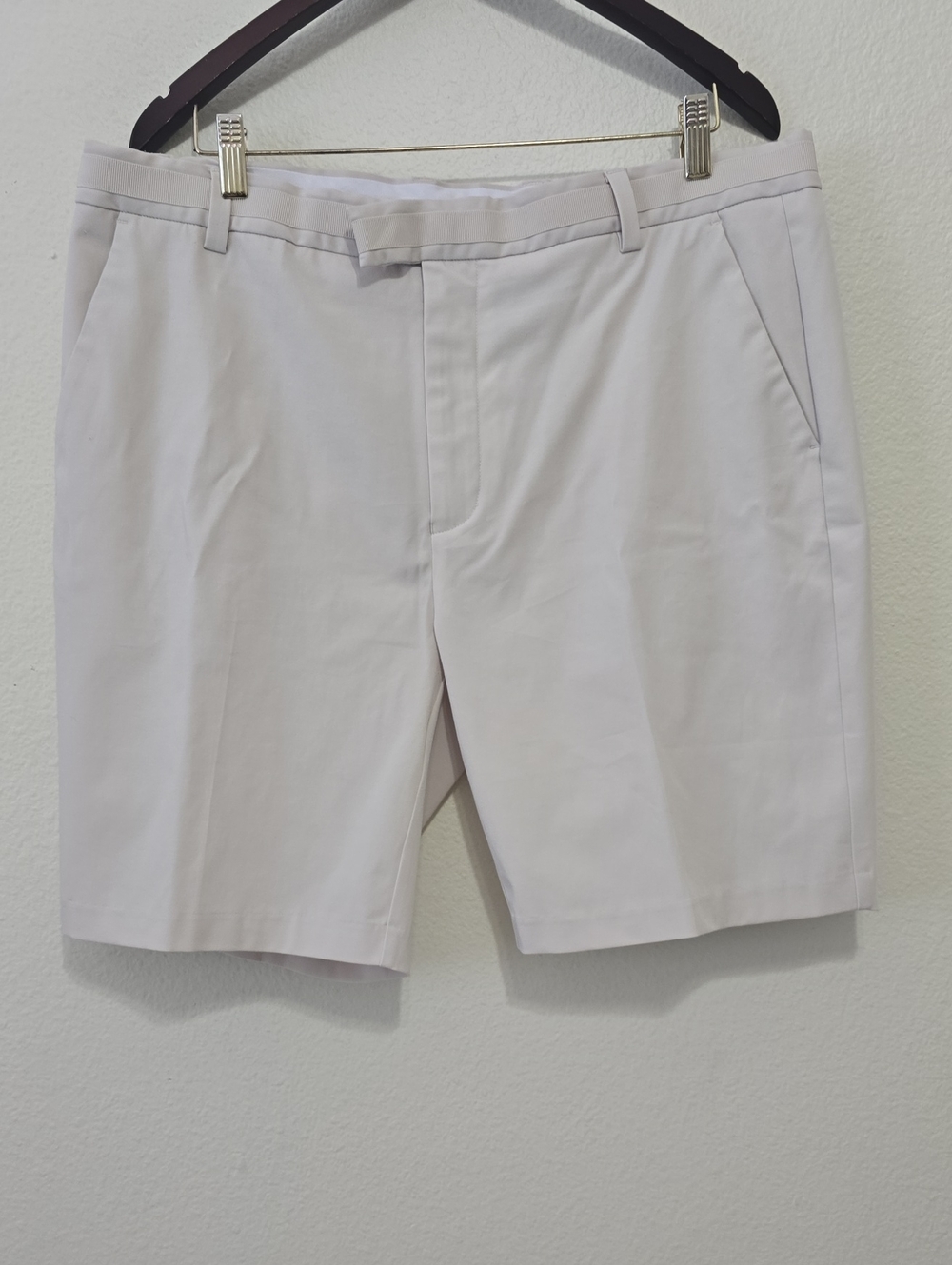 G/FORE Men's Light Gray Performance Flat Front Shorts 38